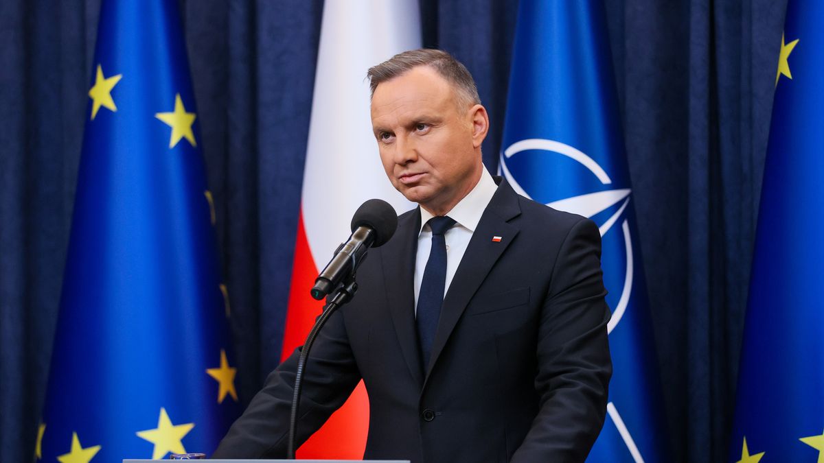 Warszawa, 08.01.2024. Prezydent RP Andrzej Duda podczas konferencji prasowej w Pałacu Prezydenckim w Warszawie, 8 bm. po spotkaniu z marszałkiem Sejmu Szymonem Hołownią. Spotkanie dotyczyło wygaszenia mandatów polityków PiS Mariusza Kamińskiego i Macieja Wąsika. (sko) PAP/Leszek Szymański