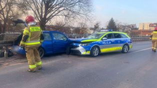 Nowe Miasto Lubawskie: Zderzenie golfa z radiowozem. Trzy osoby poszkodowane