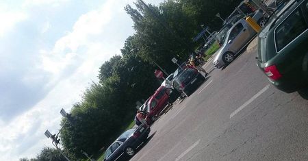 Zderzenie aut na al. Spółdzielczości Pracy. Kierowca przejechał na czerwonym świetle