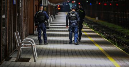 Setki osób ewakuowanych z pociągu relacji Przemyśl-Kijów