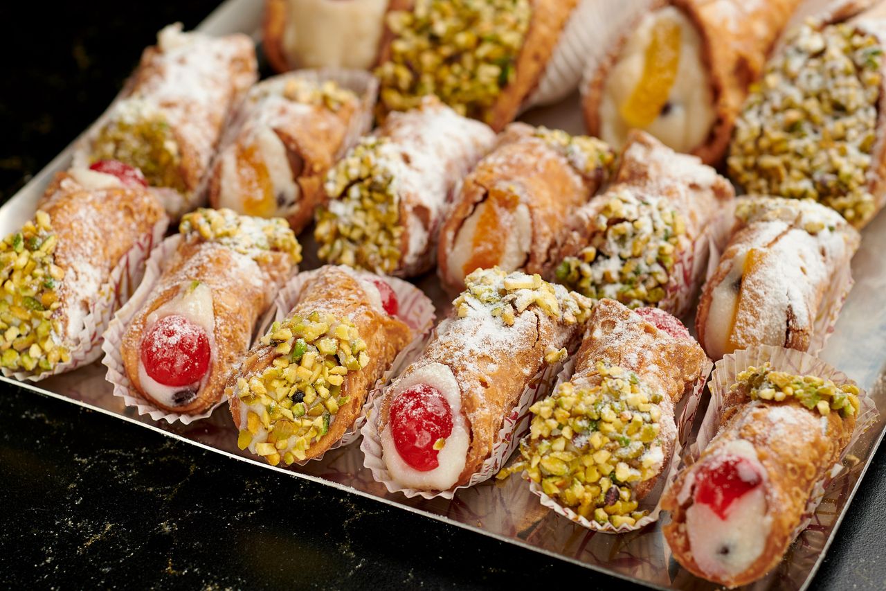 Cannoli – przepis na sycylijskie rurki z kremem