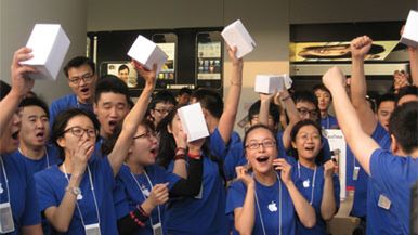 100 tysięcy iPhone'ów 4 sprzedanych w 4 dni 1