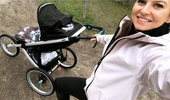 Internauci atakują Lewandowską za... bieganie z Klarą w wózku: "Dziecko dostanie WSTRZĄSU MÓZGU"