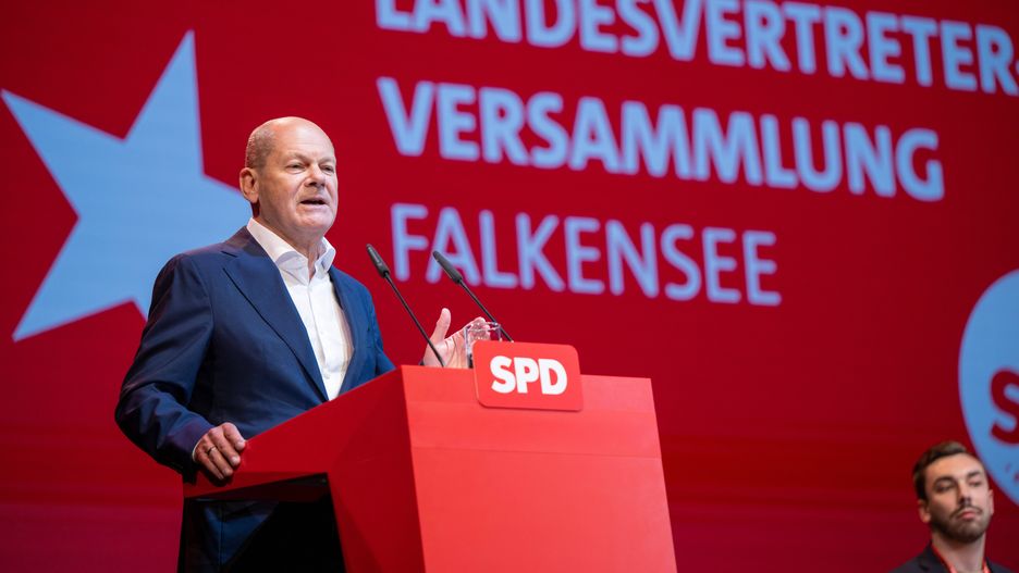 02 czerwca 2023, Brandenburgia, Falkensee: kanclerz Niemiec Olaf Scholz przemawia na zgromadzeniu przedstawicielskim Socjaldemokratycznej Partii Niemiec (SPD).