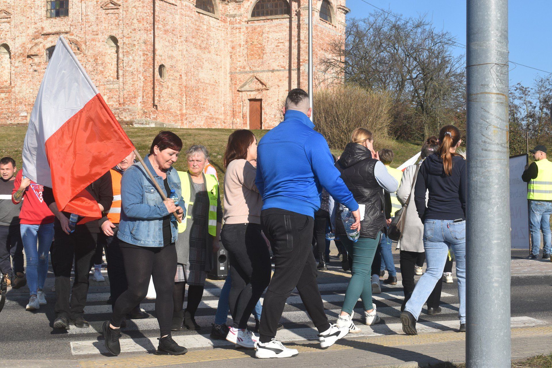 Rodzice i nauczyciele walczą o szkołę w Gęstowicach