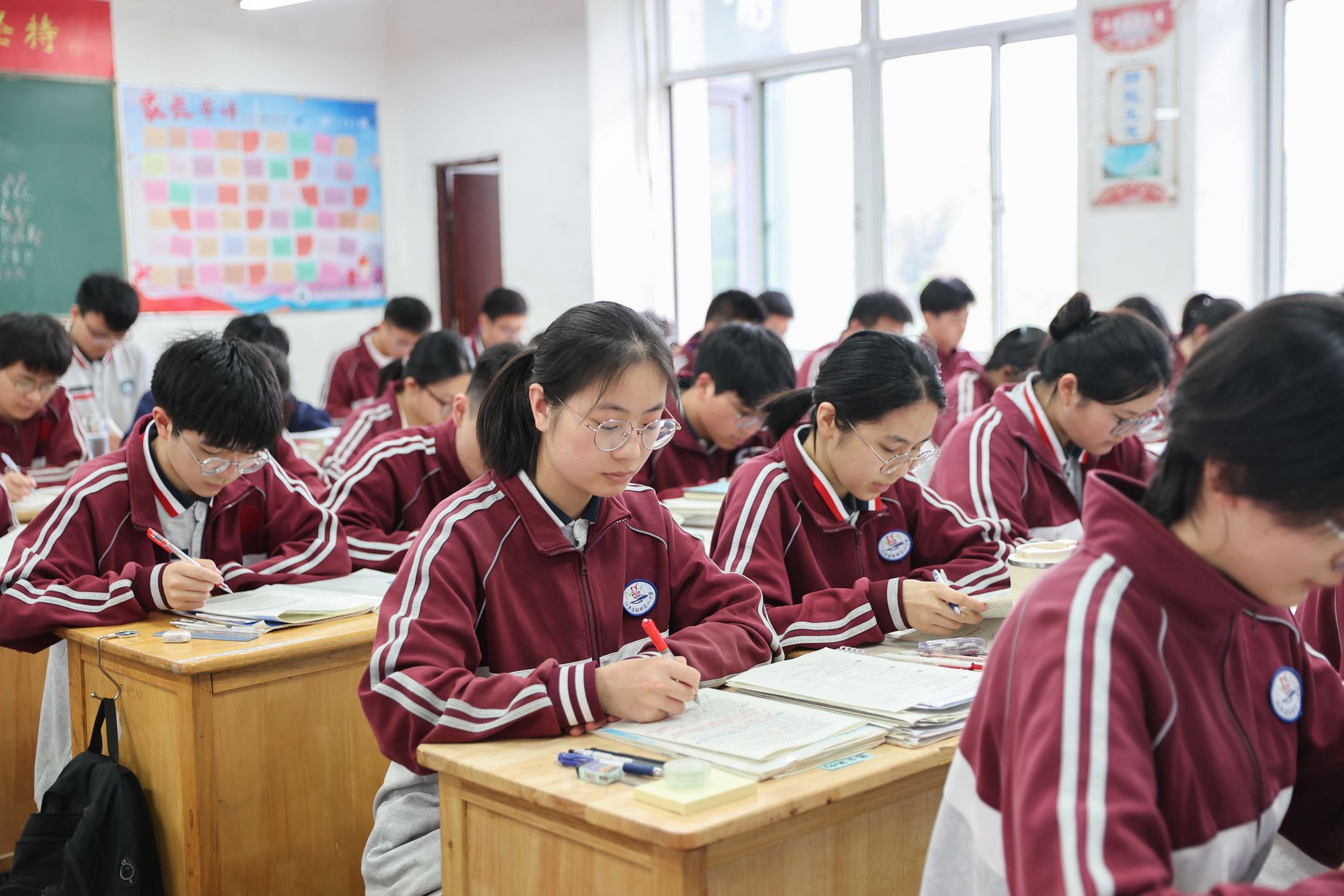 LIANYUNGANG, CHINA - MAY 20, 2024 - Grade three high school students who are about to take the National college entrance examination review in a self-study class at Ganyu No 1 Middle School in Lianyungang, East China's Jiangsu province, May 20, 2024. (Photo credit should read CFOTO/Future Publishing via Getty Images)