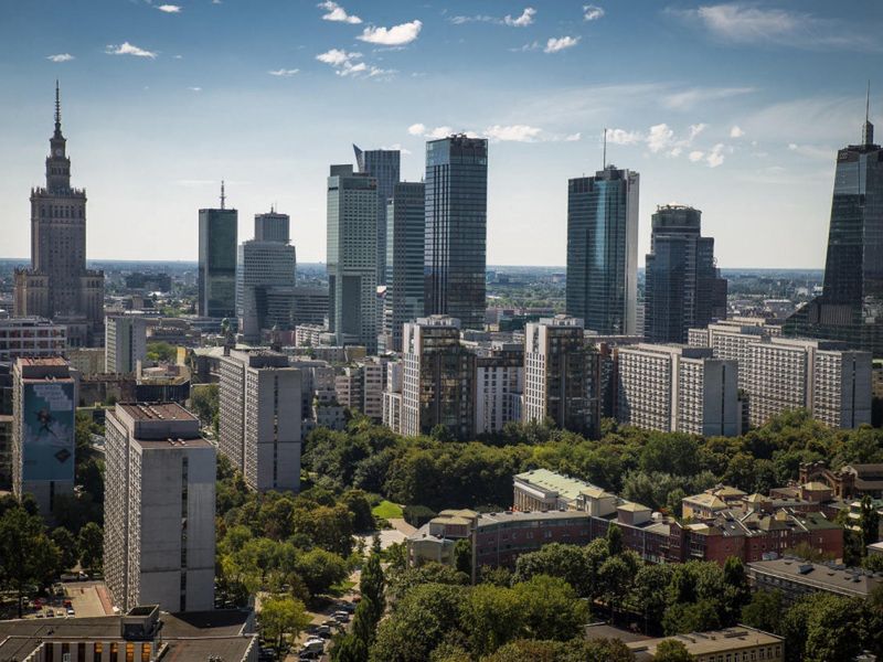 Warszawa. Najlepsze pensje w stołecznym magistracie. Nawet w rządzie tak nie płacą