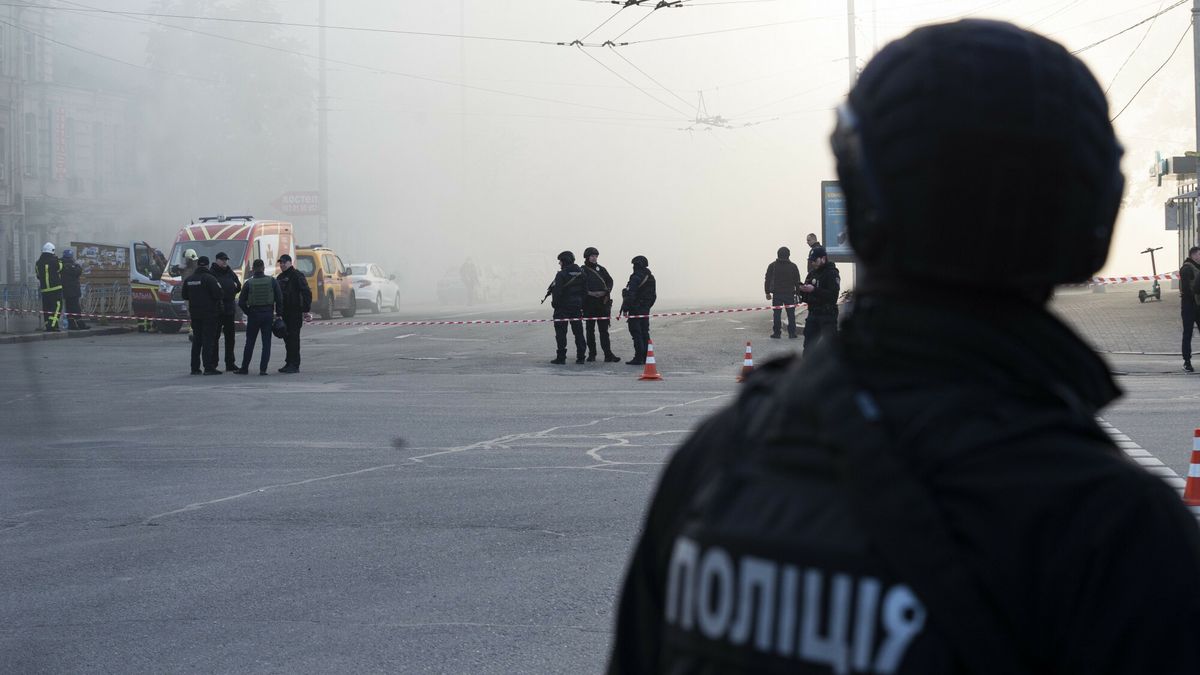 Rosjanie zaatakowali Kij�w ira?skimi dronami
17.10.2022 Ukraina. Kijow ostrzelany przez wojska rosyjskie. Rosja wykorzystala drony "Szached-136", zrobione w Iranie. Zginiely 4 osoby 
Fot. Danylo Antoniuk/REPORTER
Danylo Antoniuk/REPORTER