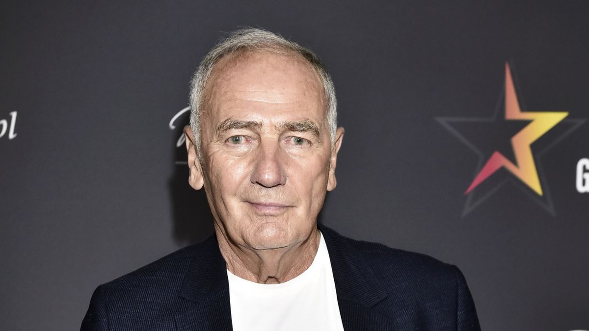 scena z: Karol Strasburger, SK:, , fot. Niemiec/AKPAczerwiec 2024, gala, Gala Gwiazd Plejady 2024, Gwiazdy na Gali Plejady, marynarka granatowa, marynarka z dzianiny, Karol Strasburger