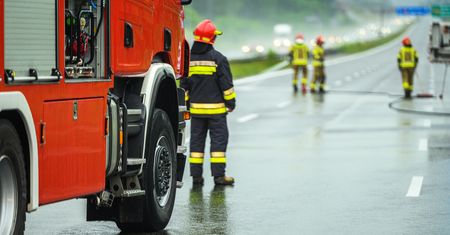 Groźny wypadek na popularnej wakacyjnej trasie. Kierowca jest w śpiączce
