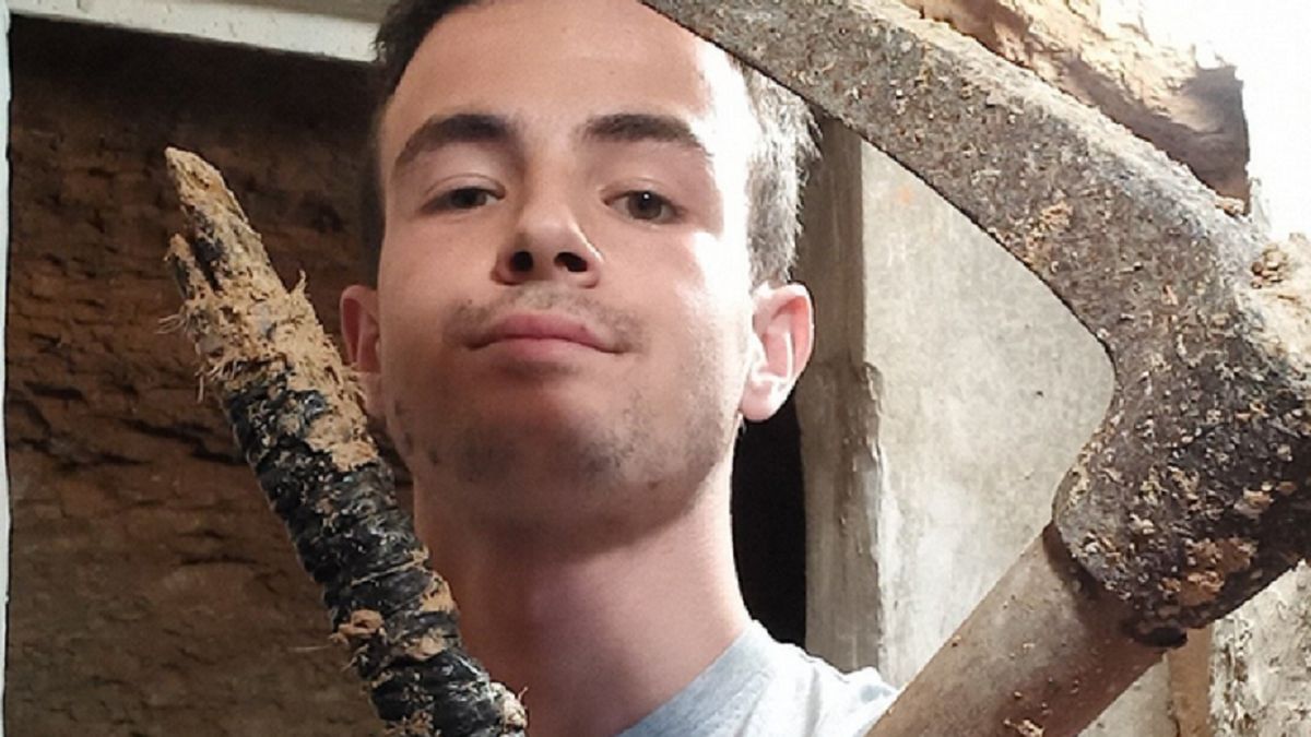 Andres zaczął kopać jaskinię, ponieważ pokłócił się z rodzicami.