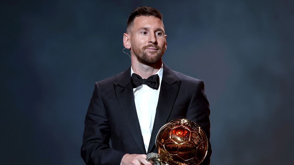 Argentine international Lionel Messi wins the Ballon d'Or 2023 during the Ballon d'Or 2023 ceremony at the Theatre du Chatelet in Paris, France, 30 October 2023. EPA/MOHAMMED BADRA Dostawca: PAP/EPA.
