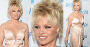 Pamela Anderson w bladym różu na imprezie PETA (ZDJĘCIA)