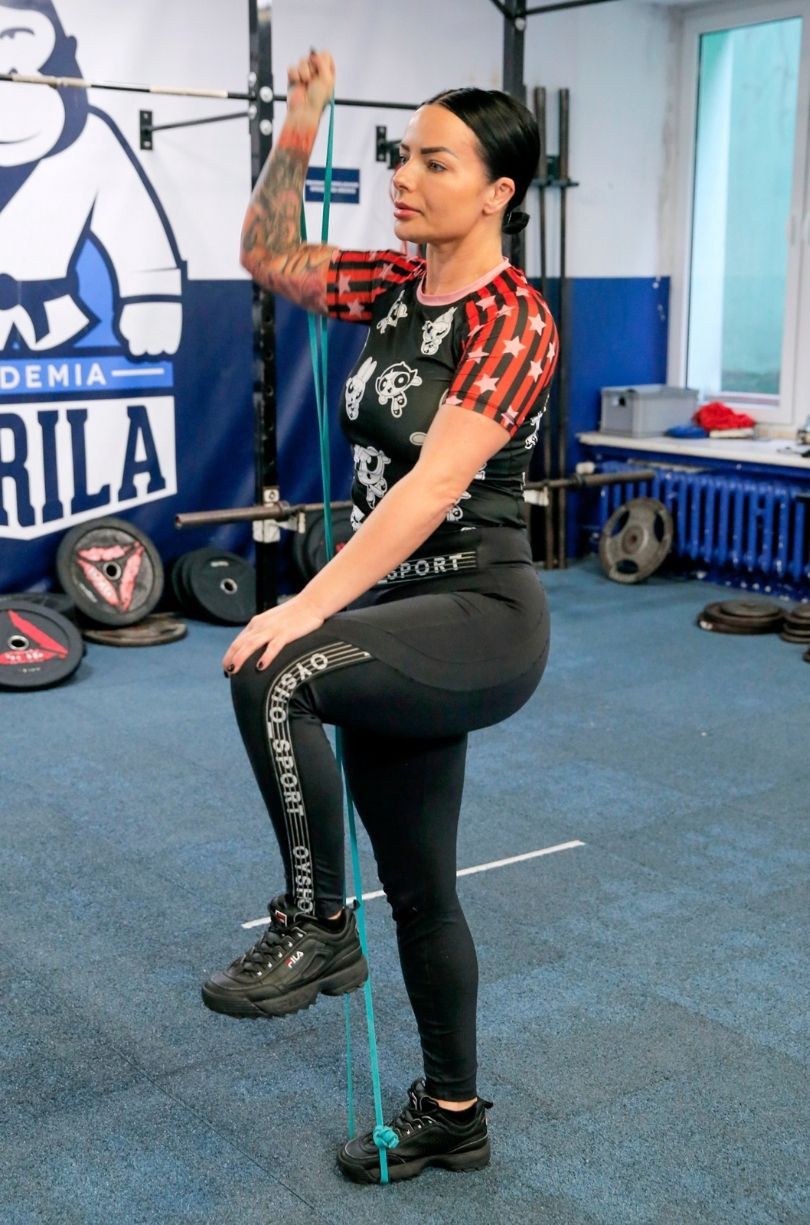 Kamila Wybrańczyk w pocie czoła trenuje tajski boks