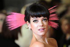 Lily Allen żartuje, że zamieniła się w babcię. Pokazała siwe włosy