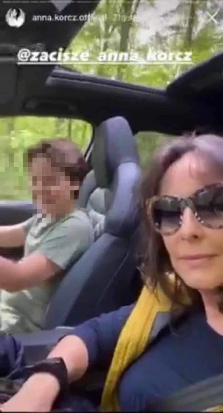 Anna Korcz daje PROWADZIĆ auto 10-letniemu synowi!