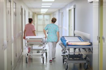 Szpital przeprasza. Błędy, chaos i brak prywatności na oddziale