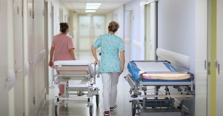 Szpital przeprasza. Błędy, chaos i brak prywatności na oddziale
