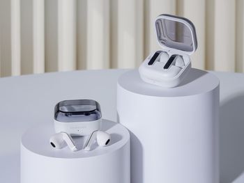 Metalowe słuchawki z nowym AI. Samsung Galaxy Buds4 i Buds4 Pro oficjalnie