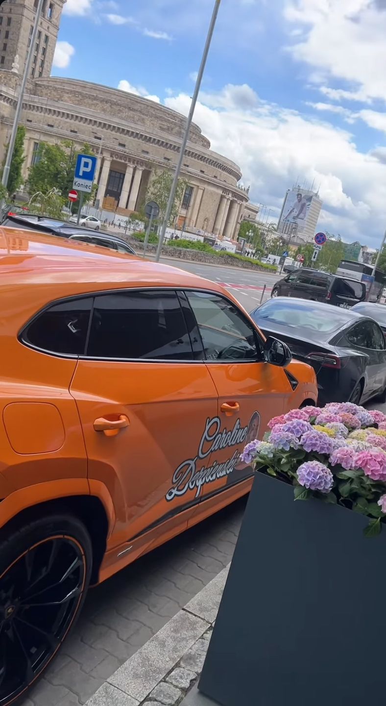 Caroline Derpienski pochwaliła się samochodem