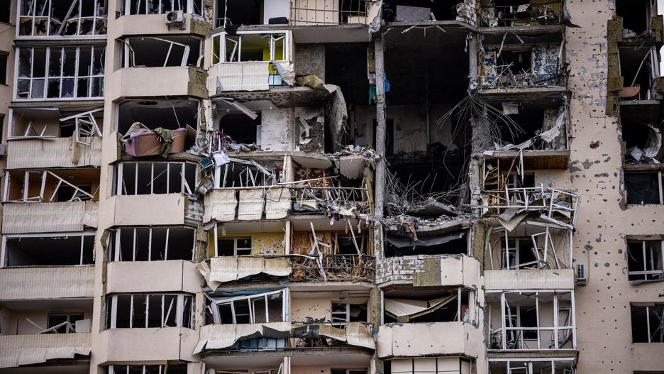 Zniszczony budynek w Czernihowie