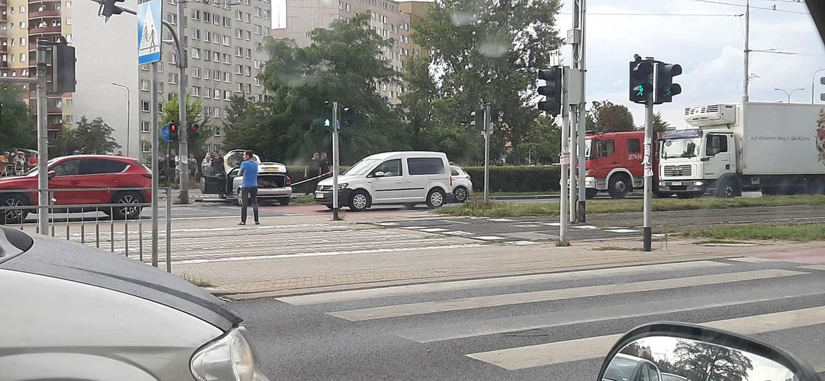 Wrocław. Sprawca chciał uciec z miejsca wypadku. Zatrzymali go przechodnie