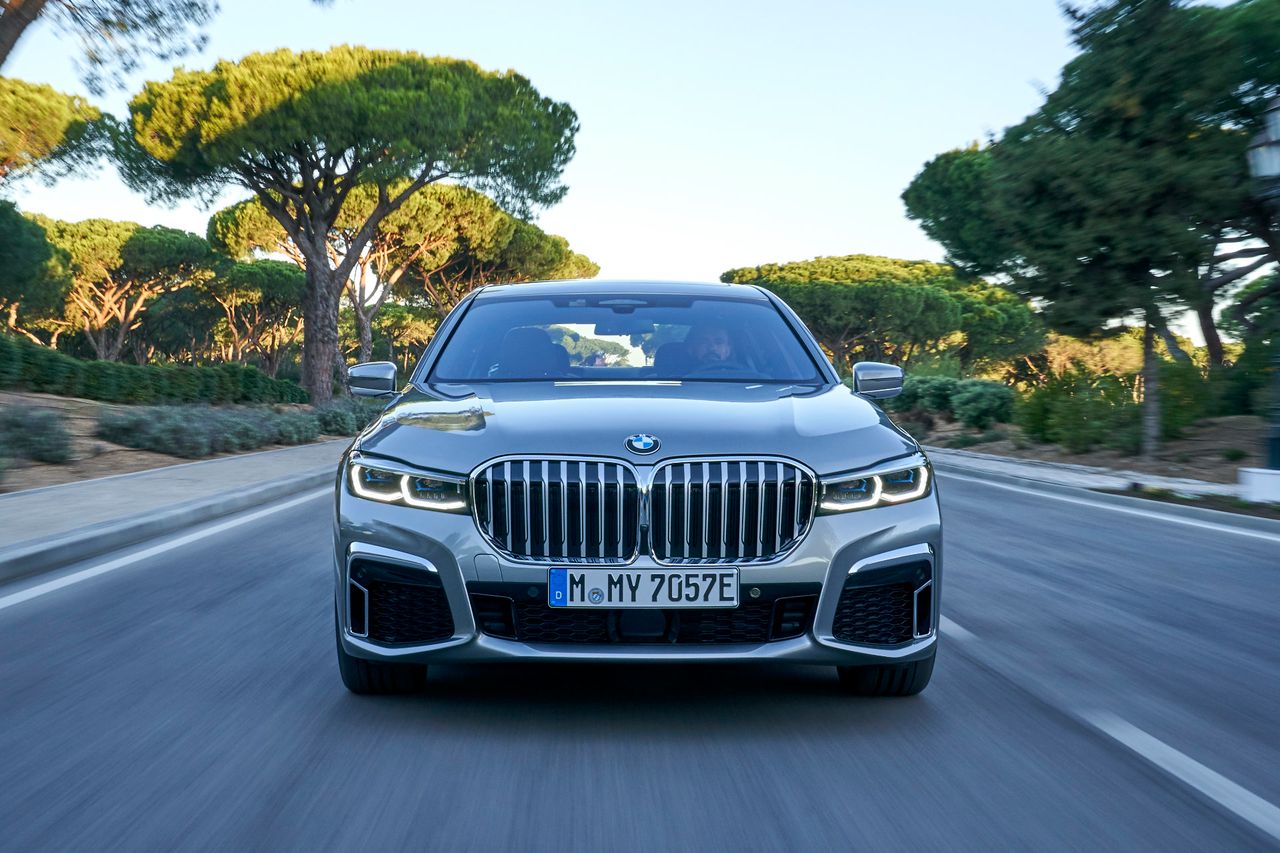 Szef projektantów BMW tłumaczy, dlaczego Seria 7 po liftingu ma tak wielki grill