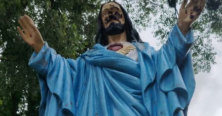 Obrzydliwe co zrobili z figurką Jezusa. Mieszkańcy są wstrząśnięci