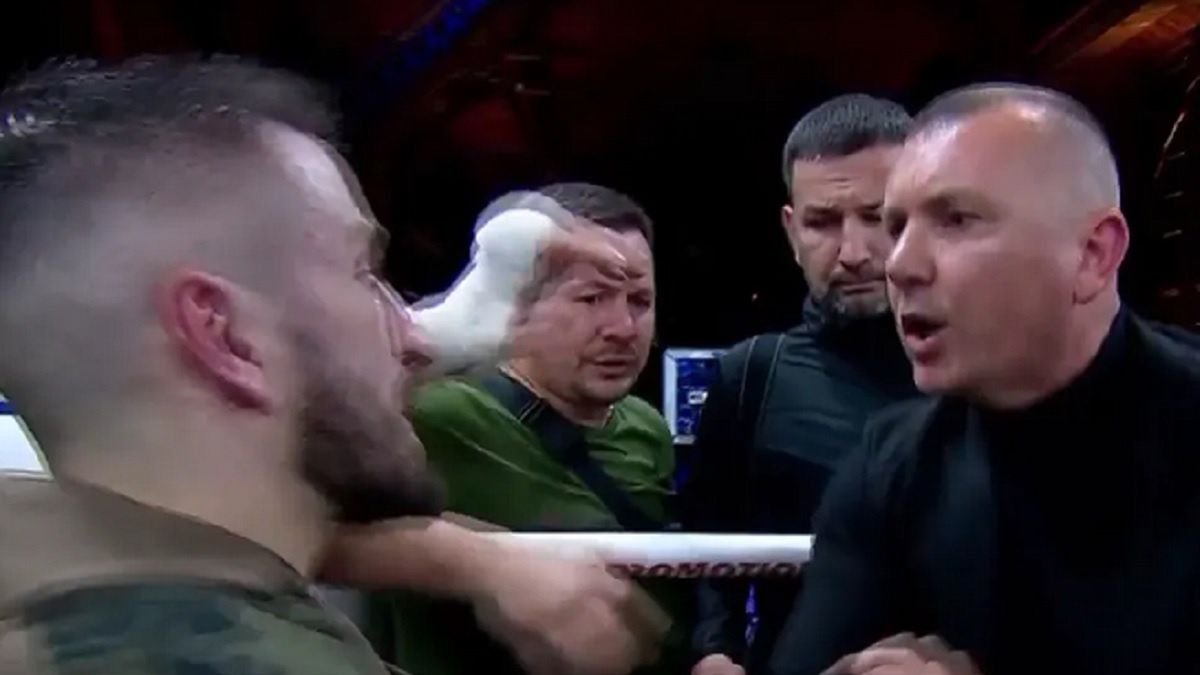 Mariusz Grabowski wyrywa pas Artjomsowi Ramlavsowi (screen TVP Sport) 