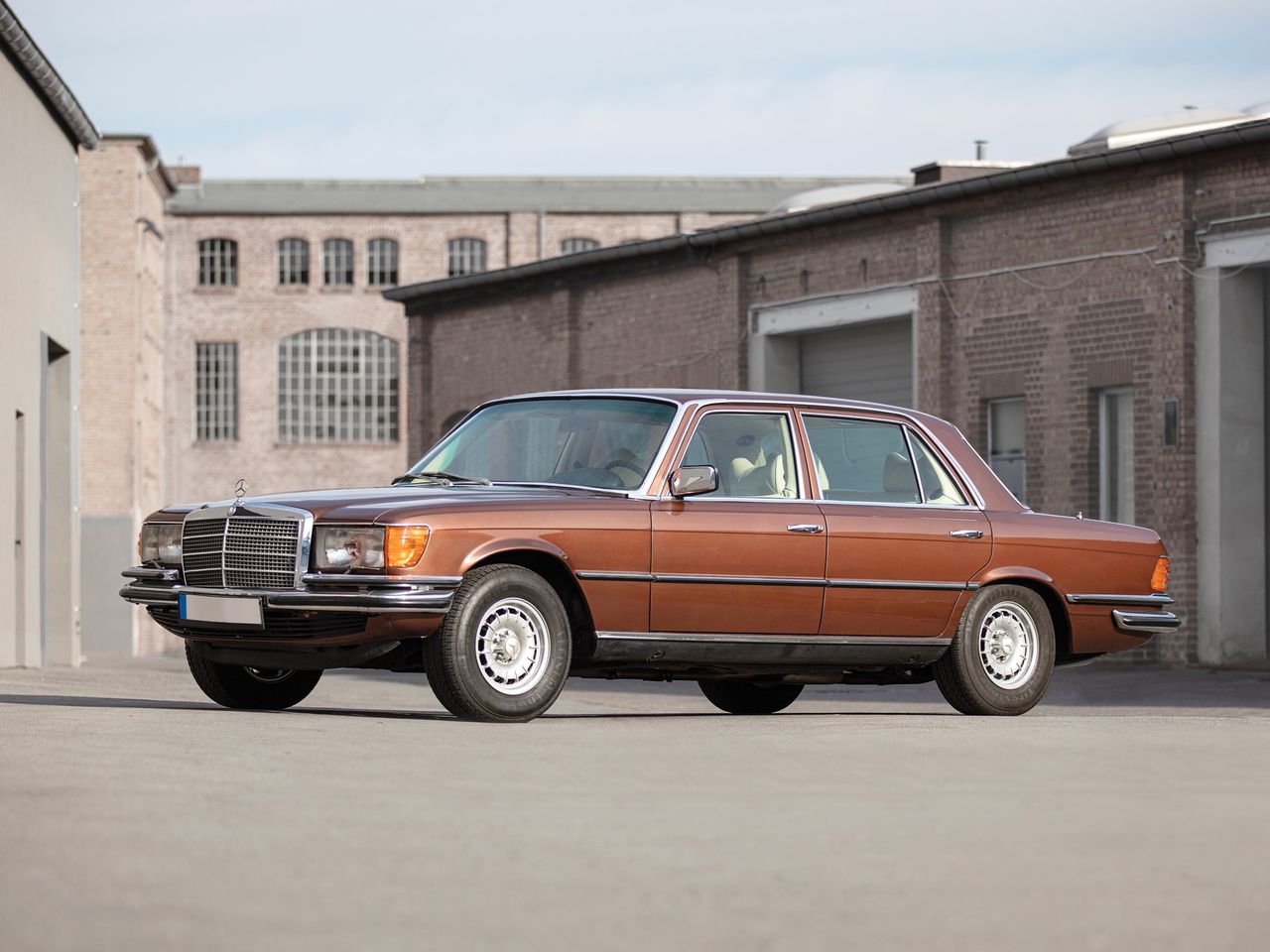 Mercedes-Benz 450 SEL 6.9 na sprzedaż w cenie dobrze wyposażonego vw passata