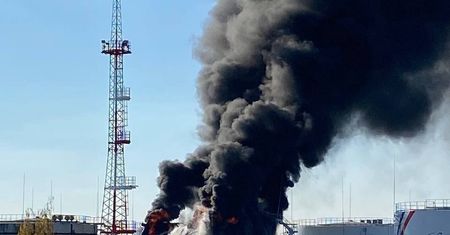 Słup ognia w Biełgorodzie. Kłęby dymu nad rosyjskim miastem
