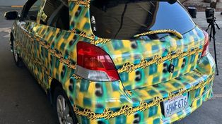 Nakleił na Toyotę Yaris "pelerynę niewidkę". AI nie wiedziała, co widzi