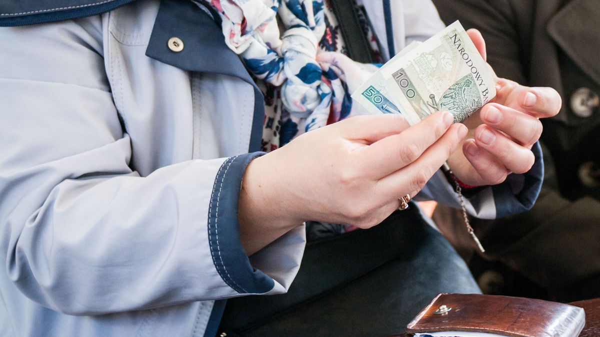 pieniądze, banknoty, waluty, waluta, złoty, sto złotych, banknot