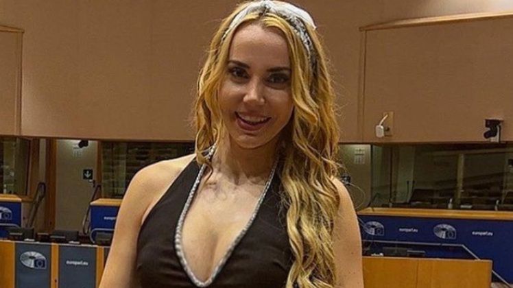 Marianna Schreiber odwiedziła Europarlament w czarnej mini