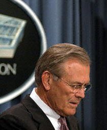 Bush popiera Rumsfelda mimo "okropnej sytuacji"