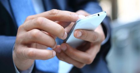 Od 15 maja rozmowy telefoniczne w UE będą tańsze. KE wprowadza nowe stawki