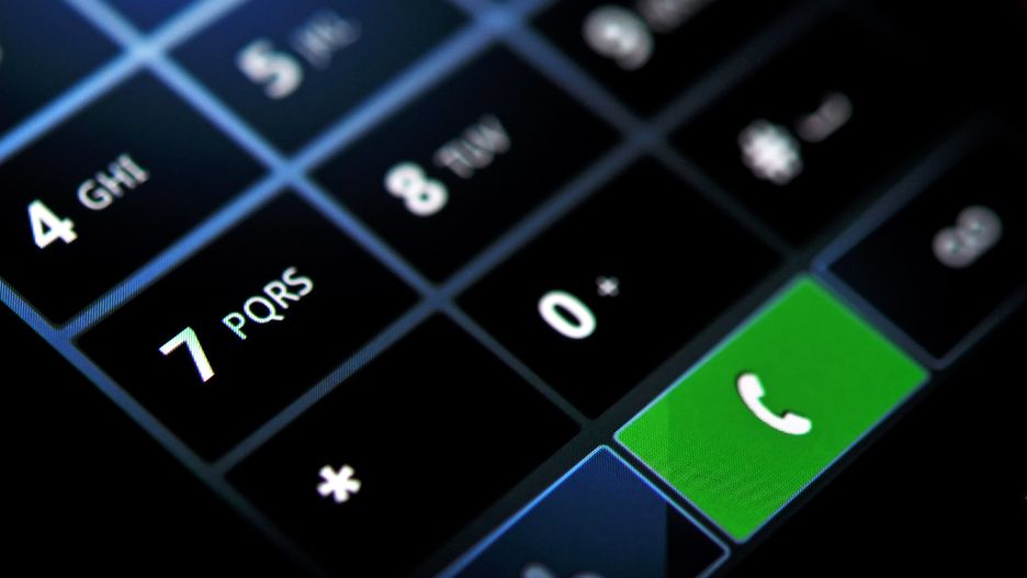 Praktyczny telefon bez nadmiaru funkcji jest dużo tańszy od smartfona