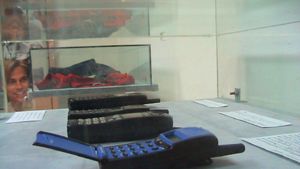 Na wystawie o codzienności nie mogło zabraknąć telefonów komórkowych