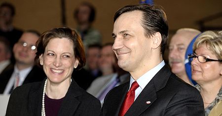 "Na prezydenta wybieram jego żonę - jest piękna"