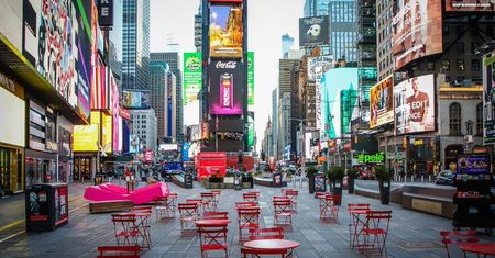 Po wprowadzeniu kwarantanny Manhattan opustoszał. Na ulicach Nowego Jorku panuje cisza i spokój