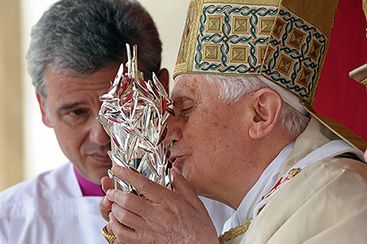 Wiadomo, co stanie się z relikwiarzem z krwią Jana Pawła II