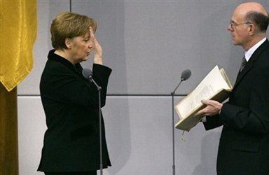 Merkel złożyła przysięgę w Bundestagu