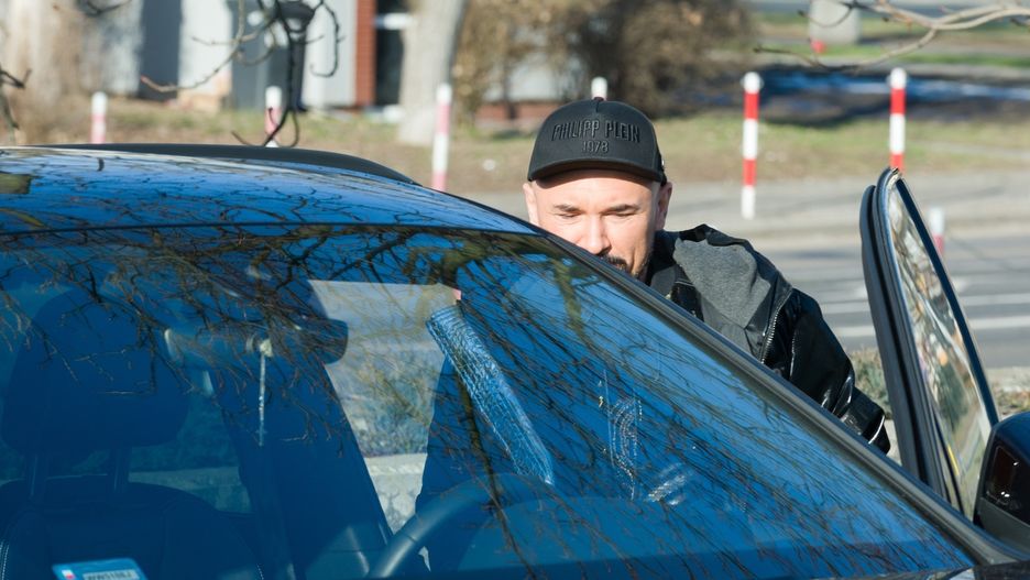 Patryk Vega pochwalił się swoją bryką... "Co za komos" - piszą fani