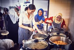 Księżna Meghan wsparła społeczną kuchnię. Stworzyła z uczestniczkami książkę kucharską