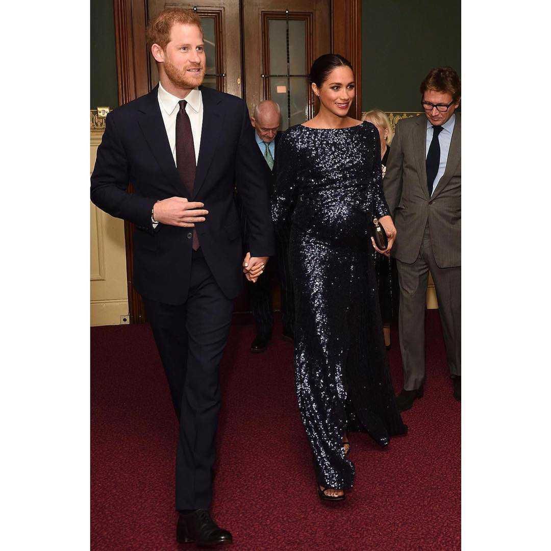Meghan Markle z dużym ciążowym brzuchem