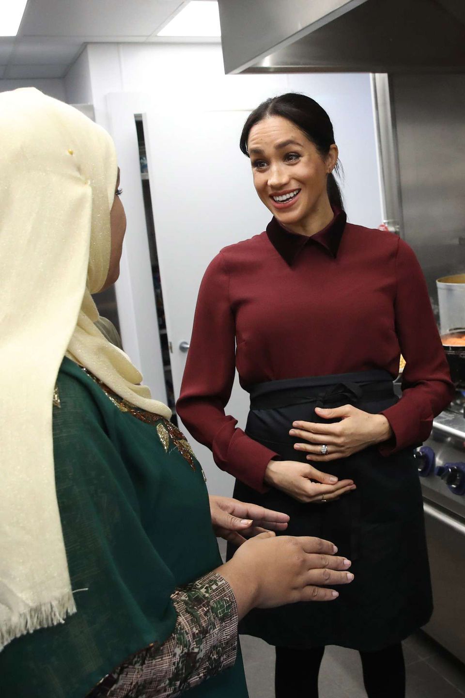 Meghan Markle z ciążowym brzuchem w kuchni