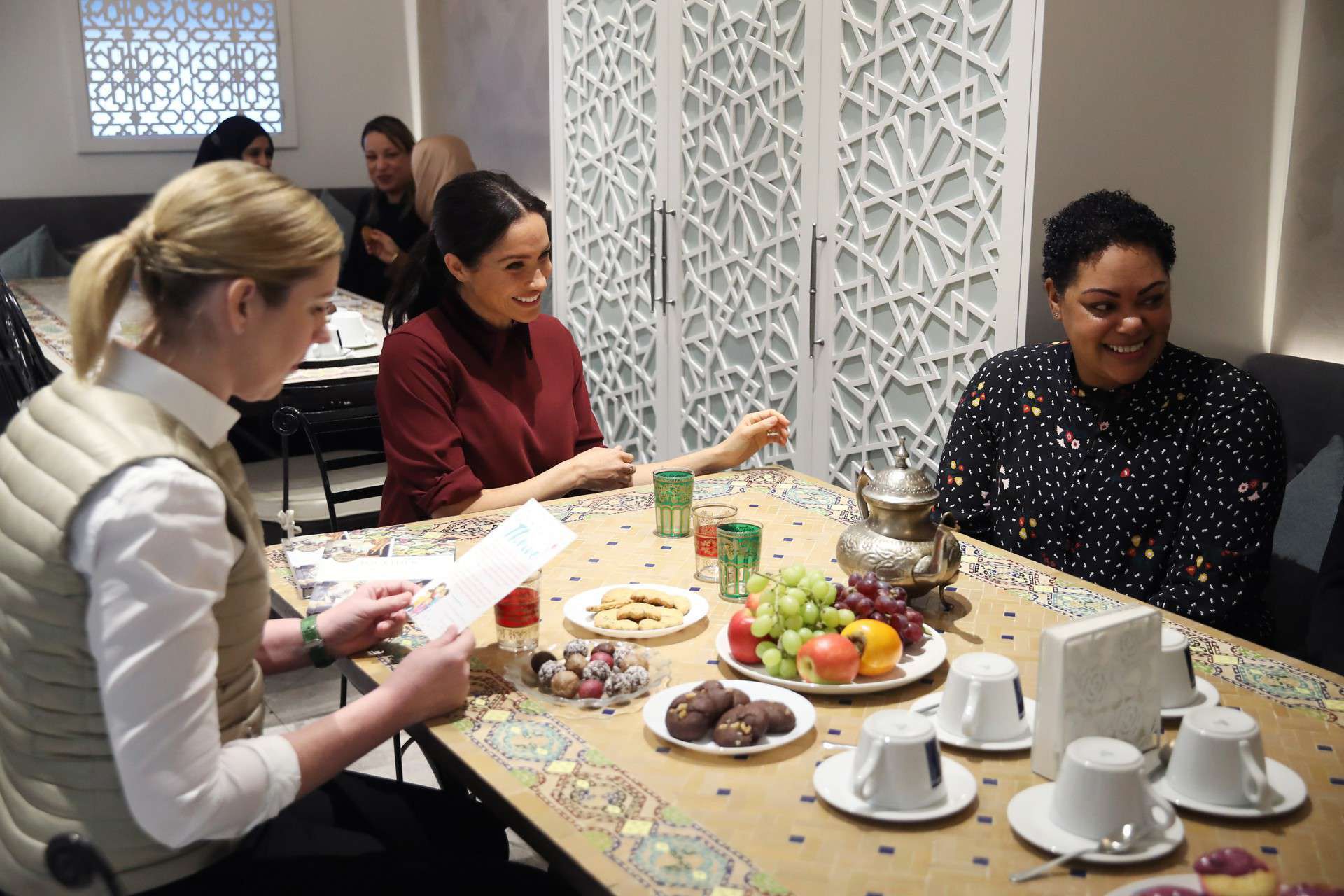 LONDON, ENGLAND - NOVEMBER 21: Meghan, Duchess of Sussex and chef Clare Smyth visit the Hubb Community Kitchen to see how funds raised by the 'Together: Our Community' Cookbook are making a difference at Al Manaar, North Kensington on November 21, 2018 in London, England.
