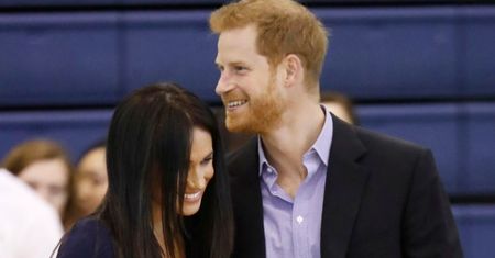 Wysokie obcasy i elegancki komplet. W takim stroju Meghan grała ze sportowcami