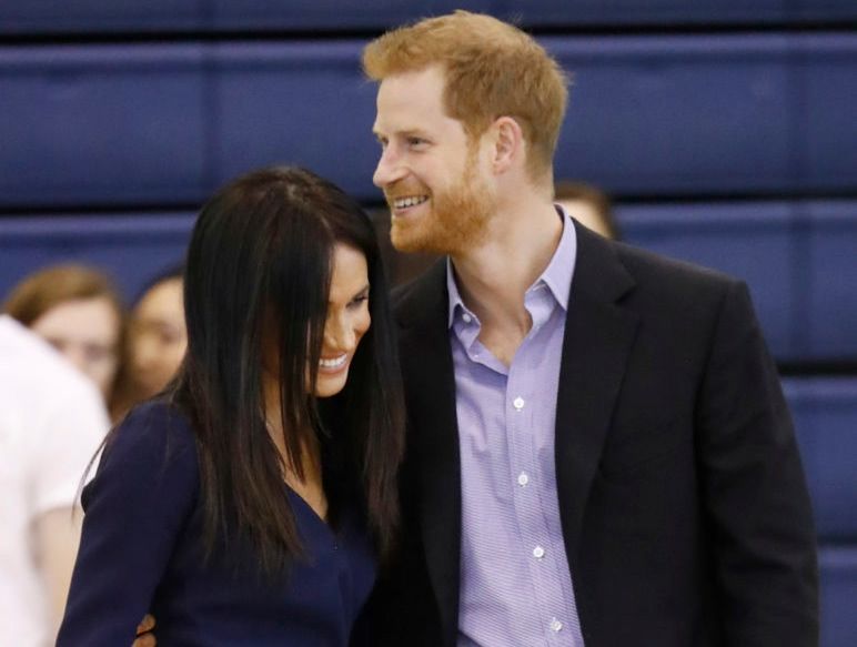 Wysokie obcasy i elegancki komplet. W takim stroju Meghan grała ze sportowcami