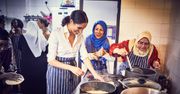 Księżna Meghan wsparła społeczną kuchnię. Stworzyła z uczestniczkami książkę kucharską